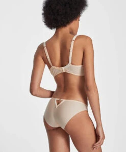 Soutien-gorge Emboitant Aubade De La Collection Velvet Memories. 9 Soutien-gorge Emboitant Aubade De La Collection Velvet Memories. -Sous Vêtement Soldes Magasin Soutien gorge emboitant velvet memories Aubade champagne rose RBF13 DAWN 3