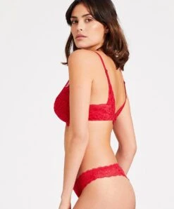 Soutien-gorge Foulard Triangle Plunge Effet Push Rouge De La Collection Lingerie Permanente Rosessence Par Aubade Paris. -Sous Vêtement Soldes Magasin Soutien gorge foulard triangle plunge effet push Rosessence gala Aubade rouge HK81 GALA 13