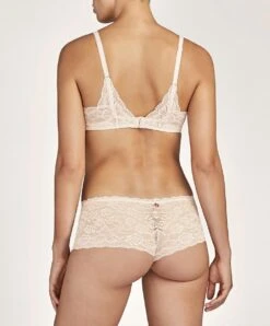 Soutien-gorge Foulard Triangle Plunge Effet Push De La Collection Lingerie Permanente Rosessence Par Aubade Paris. -Sous Vêtement Soldes Magasin Soutien gorge foulard triangle plunge effet push Rosessence nude ete Aubade chair HK81 NETE 13