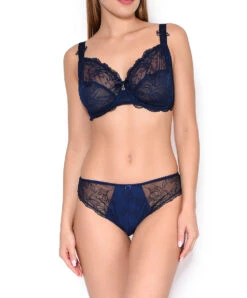 Soutien-gorge Grande Taille Armatures Soir De Venise De Chez Lise Charmel, Coupe Couvrante Et Emboîtante Pour Un Maintien Optimal Et Un Effet Enveloppant Rassurant. -Sous Vêtement Soldes Magasin Soutien gorge grande taille armature Lise Charmel Soir de Venise Bleu marine ACA6103 BV ensemble