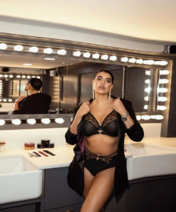 Soutien-gorge Grande Taille à Armatures Décolleté Plongeant De La Collection Namrah De Chez Elomi Par Wacoal. -Sous Vêtement Soldes Magasin Soutien gorge grande taille armature plongeant Elomi Namrah Noir EL301335 BLK 4