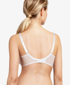 Soutien-gorge Moulé Spacer Couvrant Collection Chic Essential Coloris Blanc De Chez Chantelle Paris.  -Sous Vêtement Soldes Magasin Soutien gorge moule spacer couvrant Chantelle Chic Essential blanc C16G70 010 2