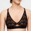 Soutien-gorge Plongeant à Armatures Forme Triangulaire Chantal Thomass De La Collection Lingerie De Charme Noire Nocturne. 2 Soutien-gorge Plongeant à Armatures Forme Triangulaire Chantal Thomass De La Collection Lingerie De Charme Noire Nocturne. -Sous Vêtement Soldes Magasin Soutien gorge plongeant sexy armatures triangle Chantal Thomass Nocturne noir T00F10 011 1
