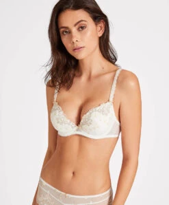 Soutien-gorge Push-up Collection Lingerie Joyau éternel De La Marque Iconique Aubade. 11 Soutien-gorge Push-up Collection Lingerie Joyau éternel De La Marque Iconique Aubade. -Sous Vêtement Soldes Magasin Soutien gorge push up joyau eternel Aubade opaline UBN18 OPLI