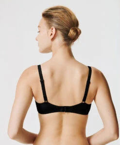 Soutien-gorge Sans Armatures Noir Coupe Couvrante Et Emboîtante De La Collection Amazone Par Chantelle Paris.  -Sous Vêtement Soldes Magasin Soutien gorge sans armatures Chantelle Amazone noir C21020 011 2
