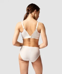 Soutien-gorge Sans Armatures Collection Lingerie Invisible Grande Taille C Magnifique De La Marque De Lingerie Chantelle, Coloris Ivoire. 15 Soutien-gorge Sans Armatures Collection Lingerie Invisible Grande Taille C Magnifique De La Marque De Lingerie Chantelle, Coloris Ivoire. -Sous Vêtement Soldes Magasin Soutien gorge sans armatures grande taille Chantelle C Magnifique ivoire nacre C18920 035 13