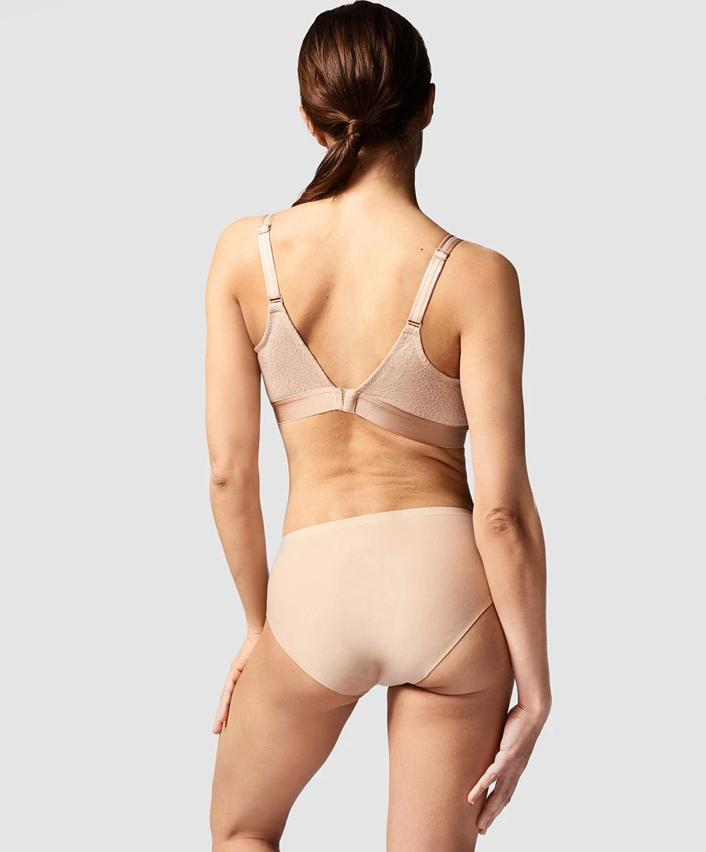 Soutien-gorge Sans Armatures Collection Lingerie Invisible Grande Taille C Magnifique De La Marque De Lingerie Chantelle, Coloris Nude. 6 Soutien-gorge Sans Armatures Collection Lingerie Invisible Grande Taille C Magnifique De La Marque De Lingerie Chantelle, Coloris Nude. – Image 4