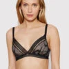 Soutien-gorge Sans Armatures Triangle De La Marque De Lingerie Chantelle, Collection True Lace, Coloris Noir. -Sous Vêtement Soldes Magasin Soutien gorge sans armatures triangle Chantelle true lace noir C11M70 011