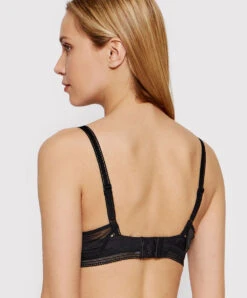 Soutien-gorge Sans Armatures Triangle De La Marque De Lingerie Chantelle, Collection True Lace, Coloris Noir. -Sous Vêtement Soldes Magasin Soutien gorge sans armatures triangle Chantelle true lace noir C11M70 011 2