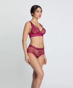Soutien-gorge Sans Armatures Ligne Sublime En Dentelle De La Marque De Lingerie Française Lise Charmel, Coloris Fuchsia Sublime. 17 Soutien-gorge Sans Armatures Ligne Sublime En Dentelle De La Marque De Lingerie Française Lise Charmel, Coloris Fuchsia Sublime. -Sous Vêtement Soldes Magasin Soutien gorge sans armatures triangle Lise Charmel Sublime en dentelle fuchsia ACH6513 FS 6