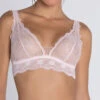 Soutien-gorge Sans Armatures Ligne Sublime En Dentelle De La Marque De Lingerie Française Lise Charmel, Coloris Rose Sublime.  -Sous Vêtement Soldes Magasin Soutien gorge sans armatures triangle Lise Charmel Sublime en dentelle rose poudre rose sublime ACH6513 OS 1
