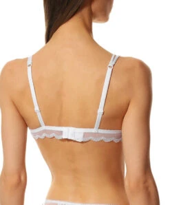 Soutien-gorge Sans Armatures De La Collection De Lingerie Blanche Crystal Poésie Par Lise Charmel. 17 Soutien-gorge Sans Armatures De La Collection De Lingerie Blanche Crystal Poésie Par Lise Charmel. -Sous Vêtement Soldes Magasin Soutien gorge sans armatures triangle Lise Charmel crystal poesie blanc ACH6534 BL 2