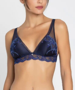 Soutien-gorge Sans Armatures En Soie Lise Charmel Collection Splendeur Soie, Coloris Splendeur Bermudes (=bleu Marine). -Sous Vêtement Soldes Magasin Soutien gorge sans armatures triangle en soie Lise Charmel Splendeur soie bermudes bleu marine ACC6580 BS 501