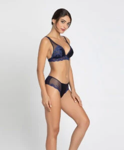 Soutien-gorge Sans Armatures En Soie Lise Charmel Collection Splendeur Soie, Coloris Splendeur Bermudes (=bleu Marine). -Sous Vêtement Soldes Magasin Soutien gorge sans armatures triangle en soie Lise Charmel Splendeur soie bermudes bleu marine ACC6580 BS 506