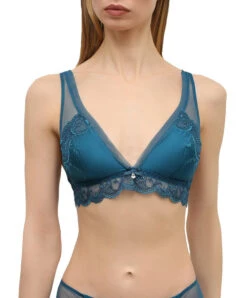 Soutien-gorge Sans Armatures En Soie Lise Charmel Collection Splendeur Soie Coloris Cyan à Mi-chemin Entre Le Bleu Et Le Vert, Dans L'esprit D'un Plumage De Paon. 12 Soutien-gorge Sans Armatures En Soie Lise Charmel Collection Splendeur Soie Coloris Cyan à Mi-chemin Entre Le Bleu Et Le Vert, Dans L'esprit D'un Plumage De Paon. -Sous Vêtement Soldes Magasin Soutien gorge sans armatures triangle en soie Lise Charmel Splendeur soie cyan bleu vert ACC6580 SC 1