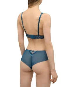 Soutien-gorge Sans Armatures En Soie Lise Charmel Collection Splendeur Soie Coloris Cyan à Mi-chemin Entre Le Bleu Et Le Vert, Dans L'esprit D'un Plumage De Paon. 15 Soutien-gorge Sans Armatures En Soie Lise Charmel Collection Splendeur Soie Coloris Cyan à Mi-chemin Entre Le Bleu Et Le Vert, Dans L'esprit D'un Plumage De Paon. -Sous Vêtement Soldes Magasin Soutien gorge sans armatures triangle en soie Lise Charmel Splendeur soie cyan bleu vert ACC6580 SC 4
