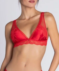 Soutien-gorge Sans Armatures En Soie Lise Charmel Collection Splendeur Soie, Coloris Rouge. -Sous Vêtement Soldes Magasin Soutien gorge sans armatures triangle en soie Lise Charmel Splendeur soie rouge rouge ACC6580 RS 501