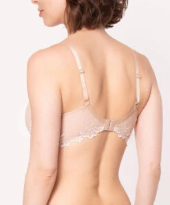 Soutien-gorge Spacer Plunge Collection De Lingerie Permanente Dressing Floral De Chez Lise Charmel, Coloris Ambre Nacre. 16 Soutien-gorge Spacer Plunge Collection De Lingerie Permanente Dressing Floral De Chez Lise Charmel, Coloris Ambre Nacre. -Sous Vêtement Soldes Magasin Soutien gorge spacer plunge Lise Charmel Dressing Floral ambre nacre chair ACC2788 AN 502