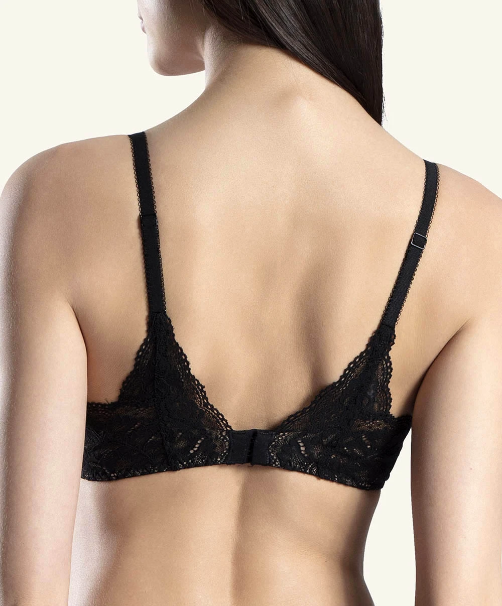 Soutien-gorge Triangle Plongeant De La Collection Lingerie Permanente Rosessence Par Aubade Paris. 4 Soutien-gorge Triangle Plongeant De La Collection Lingerie Permanente Rosessence Par Aubade Paris. – Image 2