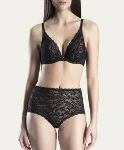 Soutien-gorge Triangle Plongeant De La Collection Lingerie Permanente Rosessence Par Aubade Paris. 10 Soutien-gorge Triangle Plongeant De La Collection Lingerie Permanente Rosessence Par Aubade Paris. -Sous Vêtement Soldes Magasin Soutien gorge triangle plongeant rosessence Aubade noir HK12 noir 2