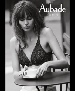 Soutien-gorge Triangle Plongeant De La Collection Lingerie Permanente Rosessence Par Aubade Paris. 13 Soutien-gorge Triangle Plongeant De La Collection Lingerie Permanente Rosessence Par Aubade Paris. -Sous Vêtement Soldes Magasin Soutien gorge triangle plongeant rosessence Aubade noir HK12 noir5