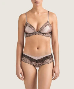Soutien-gorge Sans Armatures Collection Femme Glamour Coloris Sonate (rose Poudré) De Chez Aubade Paris.  -Sous Vêtement Soldes Magasin Soutien gorge triangle sans armatures Femme Glamour sonate Aubade rose poudre MD10 SONA ensemble