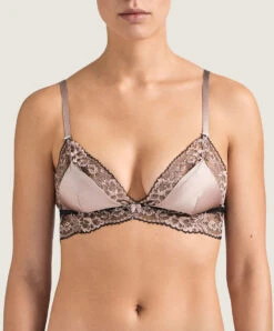 Soutien-gorge Sans Armatures Collection Femme Glamour Coloris Sonate (rose Poudré) De Chez Aubade Paris.