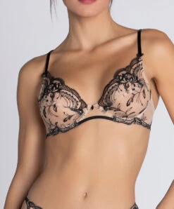 Soutien-gorge Sexy Triangle "Glamour" Lise Charmel De La Collection Lingerie De Charme Follement Sexy En Coloris Nude Sexy. -Sous Vêtement Soldes Magasin Soutien gorge triangle sexy Glamour Lise Charmel Follement sexy nude sexy ACH7445 NS 1