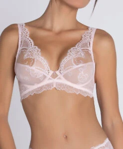 Soutien-gorge Sexy Triangle Ligne Sublime En Dentelle De La Marque De Lingerie Française Lise Charmel, Coloris Rose Sublime. 14 Soutien-gorge Sexy Triangle Ligne Sublime En Dentelle De La Marque De Lingerie Française Lise Charmel, Coloris Rose Sublime. -Sous Vêtement Soldes Magasin Soutien gorge triangle sexy Lise Charmel Sublime en dentelle rose poudre rose sublime ACH7413 OS 1