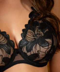 Soutien-gorge Sexy Triangle "Glam" Lise Charmel De La Collection Lingerie De Charme Glamour Couture. 8 Soutien-gorge Sexy Triangle "Glam" Lise Charmel De La Collection Lingerie De Charme Glamour Couture. -Sous Vêtement Soldes Magasin Soutien gorge triangle sexy glam Lise Charmel Glamour Couture noir ACH7807 NO fashion 2