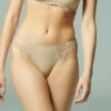 Simone Perele String Sexy Simone Pérèle De La Collection De Lingerie Permanente Délice Coloris Peau.