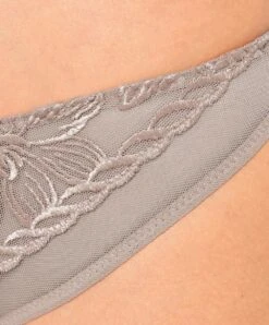 Tanga Sexy Gris Collection Fleur Première De La Marque De Lingerie Antinéa Par Lise Charmel. 13 Tanga Sexy Gris Collection Fleur Première De La Marque De Lingerie Antinéa Par Lise Charmel. -Sous Vêtement Soldes Magasin Tanga Antinea de Lise Charmel Fleur Premiere gris taupe gris CCG0010 GT 3