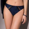 Tanga Antinéa De Lise Charmel Collection Nature Urbaine Coloris Bleu Orion (=aubergine). -Sous Vêtement Soldes Magasin Tanga Antinea de Lise Charmel Nature Urbaine bleu orion bleu fonce CCG0096 BO 10