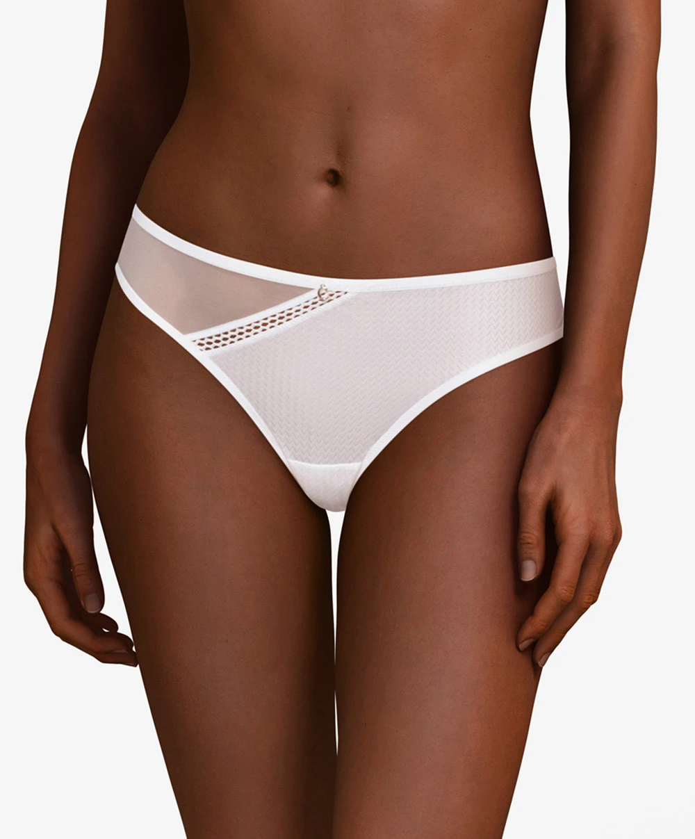 Tanga Collection Chic Essential Coloris Blanc De Chez Chantelle Paris. 3 Tanga Collection Chic Essential Coloris Blanc De Chez Chantelle Paris.