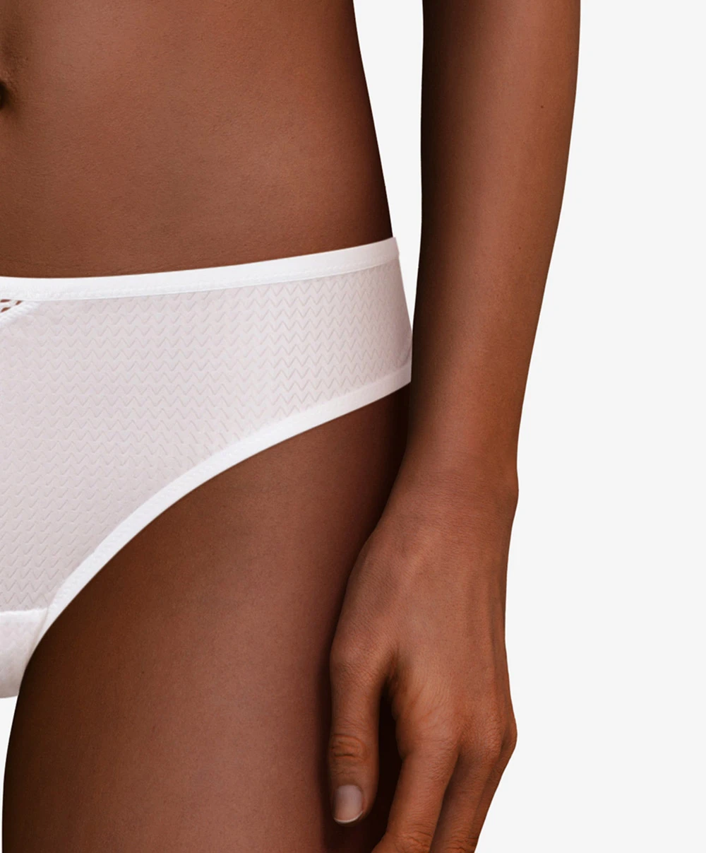 Tanga Collection Chic Essential Coloris Blanc De Chez Chantelle Paris. 5 Tanga Collection Chic Essential Coloris Blanc De Chez Chantelle Paris. – Image 3
