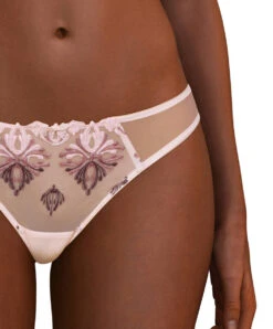 Tanga Rose Perle Collection Champs Elysées De La Marque De Lingerie Chantelle. 7 Tanga Rose Perle Collection Champs Elysées De La Marque De Lingerie Chantelle. -Sous Vêtement Soldes Magasin Tanga Chantelle champs elysees rose perle rose poudre C26090 046 12