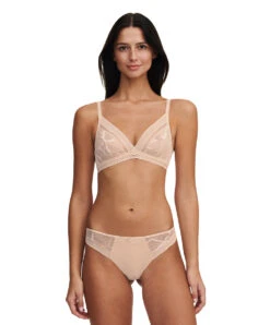 Tanga De La Marque De Lingerie Chantelle, Collection True Lace, Coloris Beige Doré. -Sous Vêtement Soldes Magasin Tanga Chantelle true lace beige dore chair C11M90 01N 4