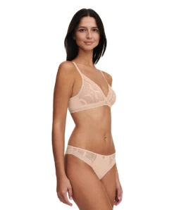 Tanga De La Marque De Lingerie Chantelle, Collection True Lace, Coloris Beige Doré. -Sous Vêtement Soldes Magasin Tanga Chantelle true lace beige dore chair C11M90 01N 5