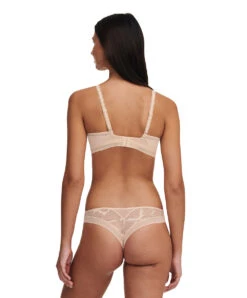 Tanga De La Marque De Lingerie Chantelle, Collection True Lace, Coloris Beige Doré. -Sous Vêtement Soldes Magasin Tanga Chantelle true lace beige dore chair C11M90 01N 6