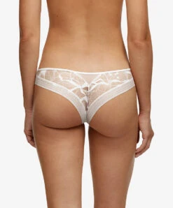 Tanga De La Marque De Lingerie Chantelle, Collection True Lace, Coloris Milk (=nacre). -Sous Vêtement Soldes Magasin Tanga Chantelle true lace milk nacre C11M90 0LW 502