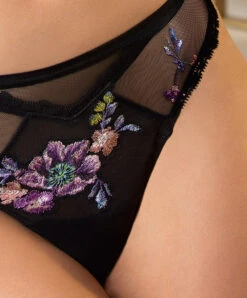 Tanga Lise Charmel Collection Flora Aura, Coloris Aura Pastel (broderie Multicolore Pastel Sur Fond Noir). 11 Tanga Lise Charmel Collection Flora Aura, Coloris Aura Pastel (broderie Multicolore Pastel Sur Fond Noir). -Sous Vêtement Soldes Magasin Tanga Lise Charmel Flora Aura pastel noir et multicolore ACH0019 AP 3