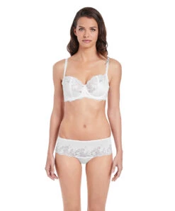 Tanga De La Collection Lace Affair De La Marque Wacoal. 10 Tanga De La Collection Lace Affair De La Marque Wacoal. -Sous Vêtement Soldes Magasin Tanga Wacoal Lace affair white Blanc WA845256 WHE 4
