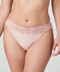 Tanga Dentelle Collection Madison De Chez PrimaDonna En Coloris Rose Poudré.