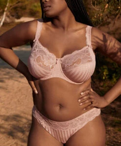 Tanga Dentelle Collection Madison De Chez PrimaDonna En Coloris Rose Poudré. -Sous Vêtement Soldes Magasin Tanga dentelle PrimaDonna Madison rose poudre 0662125 PWD fashion 1