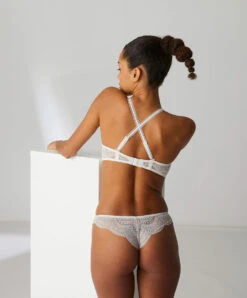 Simone Perele Tanga En Dentelle Simone Pérèle Collection De Lingerie Permanente Karma Coloris Naturel (=ivoire). -Sous Vêtement Soldes Magasin Tanga en dentelle Simone Perele Karma naturel nacre 12V710 030 4