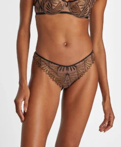 Tanga Aubade X Iris Van Herpen Collection Sensory Illusion. 10 Tanga Aubade X Iris Van Herpen Collection Sensory Illusion. -Sous Vêtement Soldes Magasin Tanga sensory illusion Aubade golden leaves RC26 GLEA 1