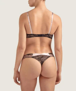 Tanga Sexy En Soie Collection Femme Glamour Coloris Sonate (rose Poudré) De Chez Aubade Paris.  -Sous Vêtement Soldes Magasin Tanga sexy Femme Glamour sonate Aubade rose poudre MD26 SONA ensemble dos