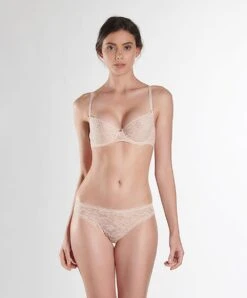 Tanga Sexy De La Collection Lingerie Permanente Rosessence Par Aubade Paris. -Sous Vêtement Soldes Magasin Tanga sexy Rosessence nude ete Aubade chair HK26 NETE 14