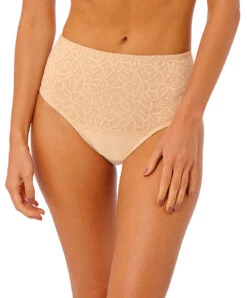 Culotte Galbante De La Nouvelle Collection De Lingerie Frappé Raffiné De Chez Wacoal.